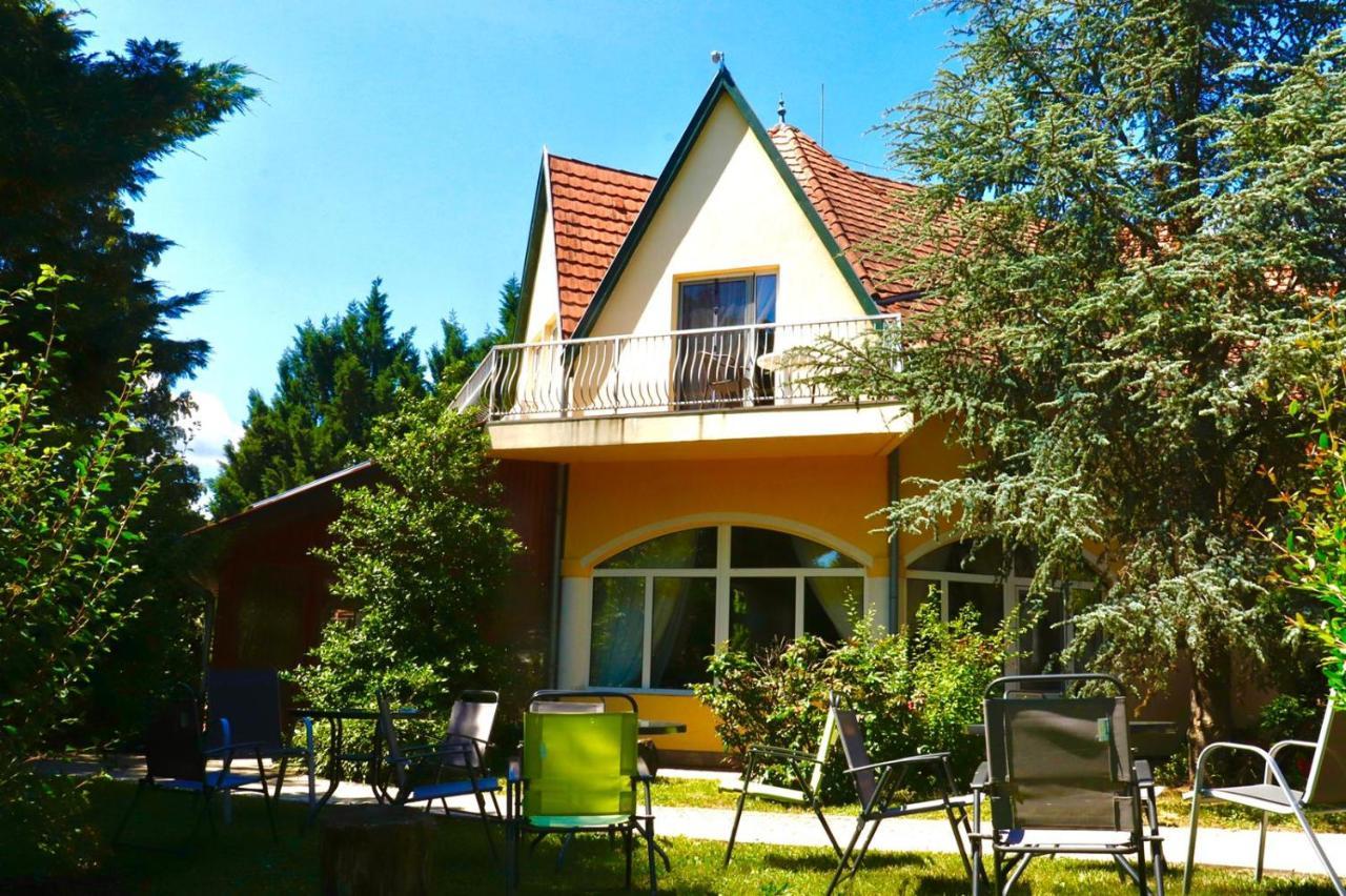 Hotel Wagner Panzio à Cserszegtomaj Extérieur photo
