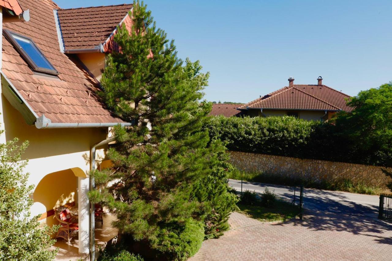 Hotel Wagner Panzio à Cserszegtomaj Extérieur photo
