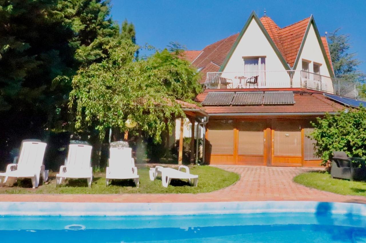 Hotel Wagner Panzio à Cserszegtomaj Extérieur photo