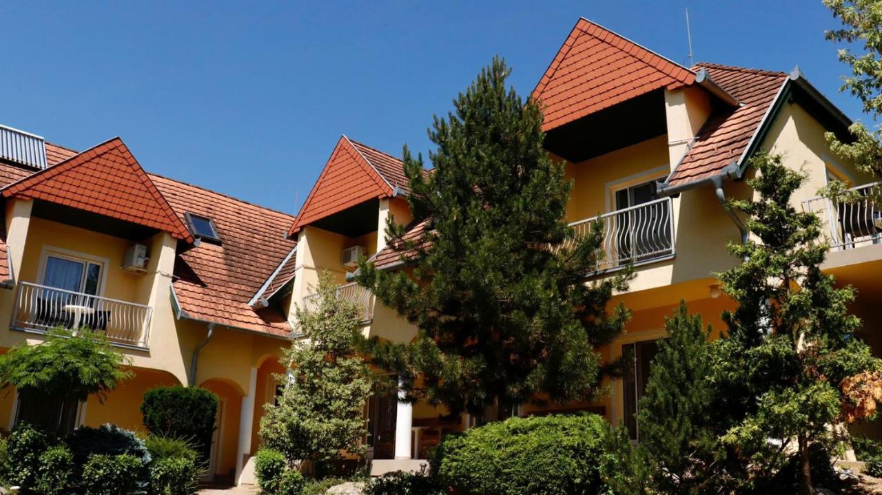 Hotel Wagner Panzio à Cserszegtomaj Extérieur photo