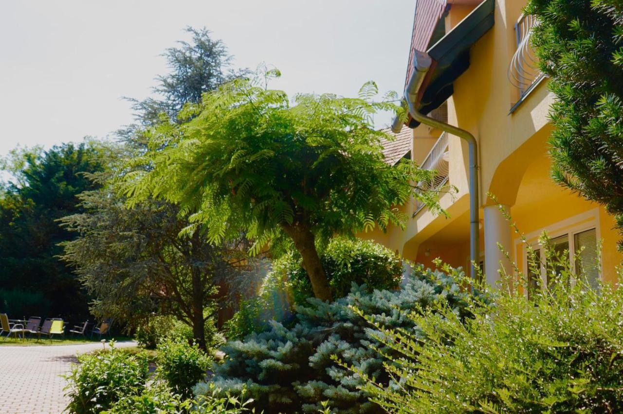 Hotel Wagner Panzio à Cserszegtomaj Extérieur photo