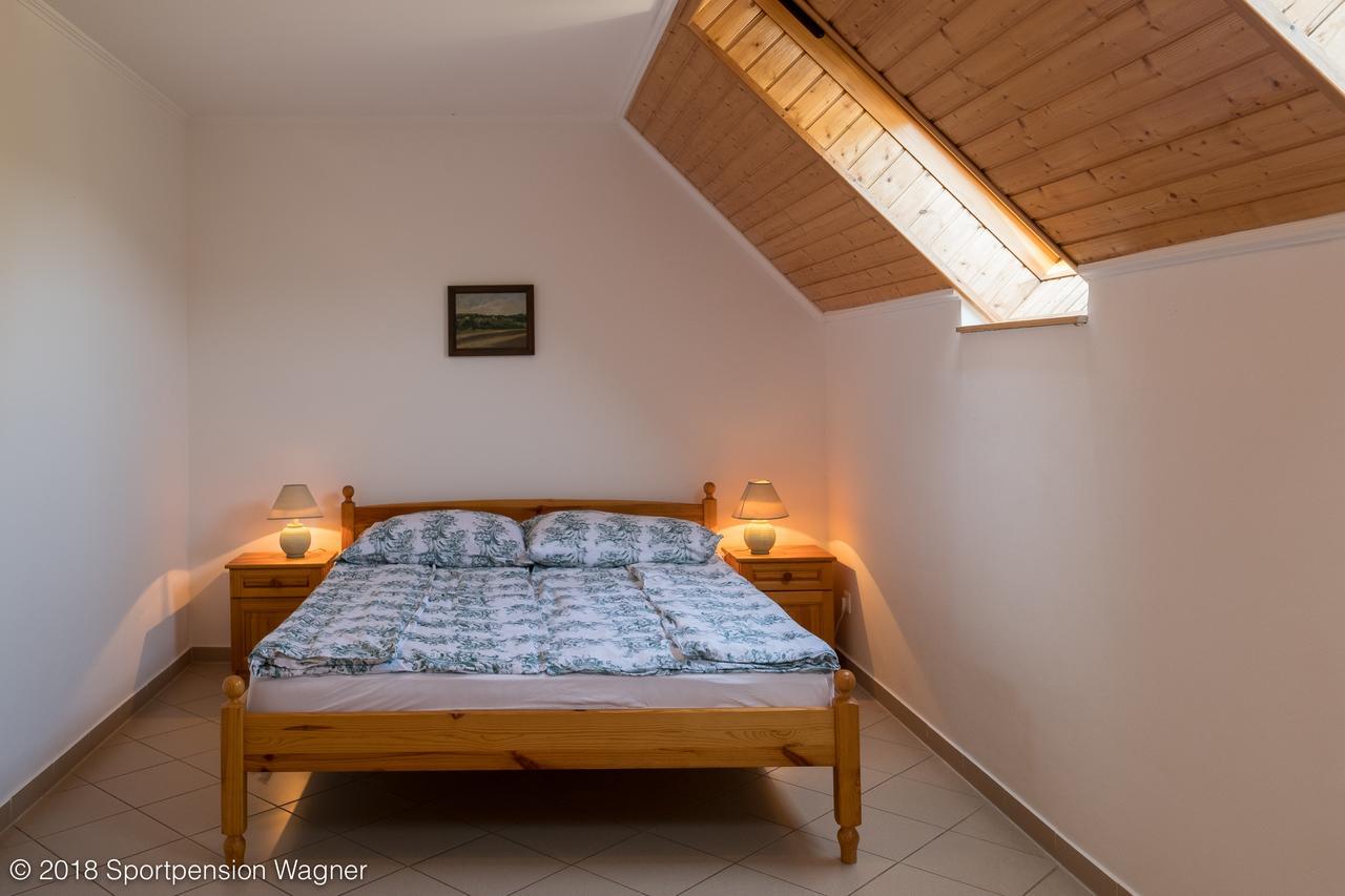 Hotel Wagner Panzio à Cserszegtomaj Extérieur photo