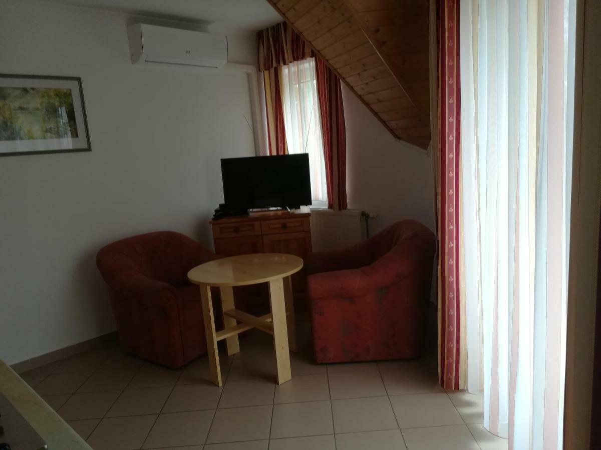 Hotel Wagner Panzio à Cserszegtomaj Extérieur photo