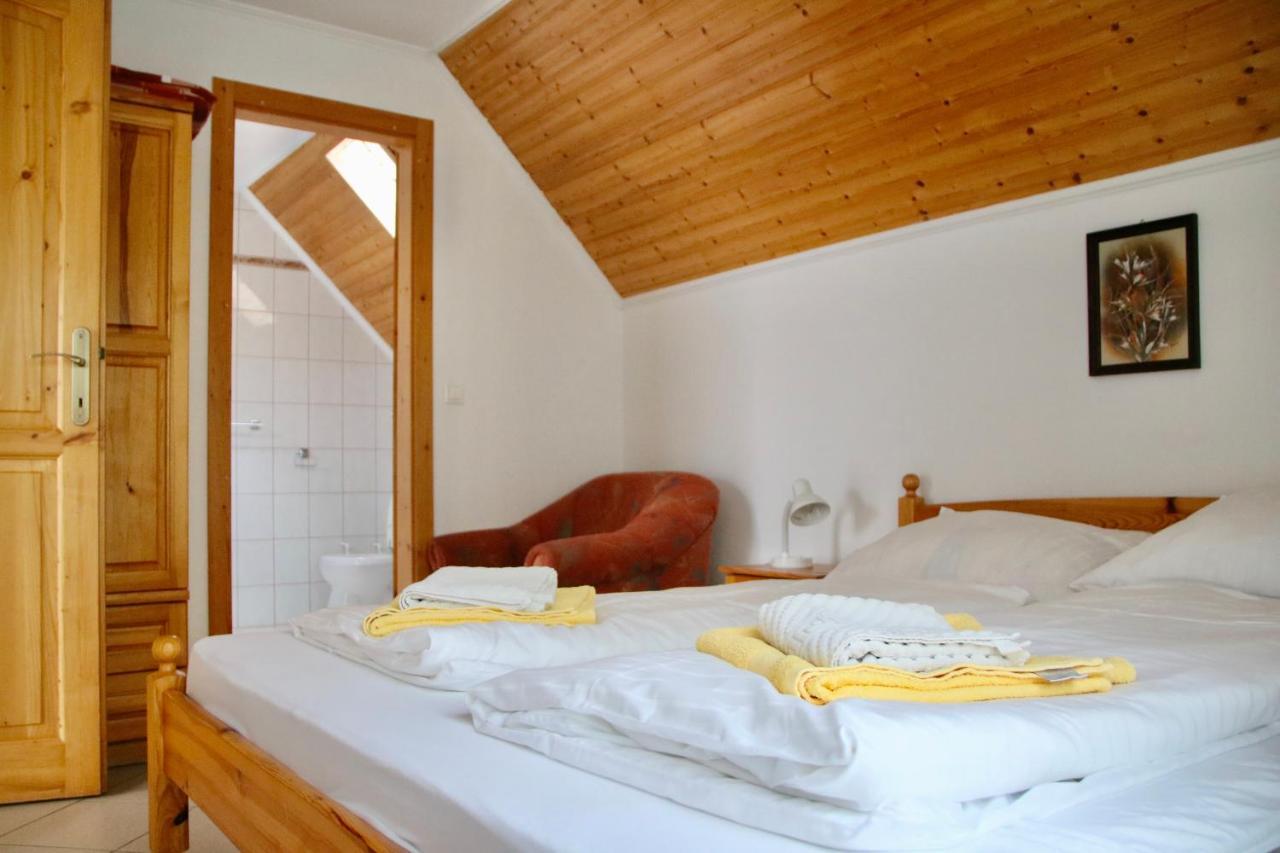Hotel Wagner Panzio à Cserszegtomaj Extérieur photo